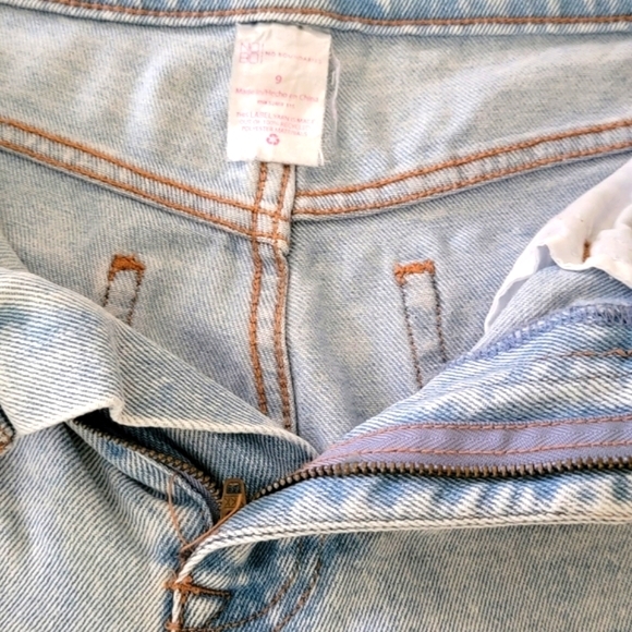 Stylish Light Blue Distressed Jeans - Picture 6 of 7